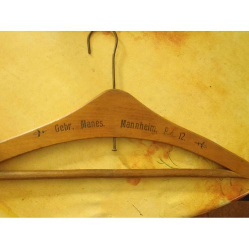 Cintre Bois Marque Gebr Manes Mannheim P4 12