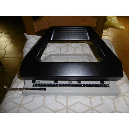 Perforateur 4 Trous Réglables Écartement 8cm Avec Réglette Brause