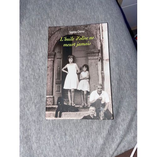 Livre Sur Une Femme Qui Vis Seule Avec Ses Récoltes D’Olives 