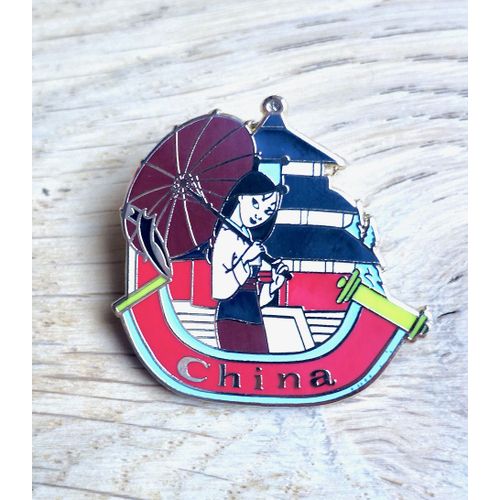 Pins, Pin's Disney Princesse Mulan Et Son Ombrelle. Pavillon Chine, China. Film Walt Disney Mulan