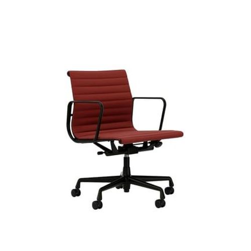 Vitra - Chaise En Aluminium Ea 117, Structure Polie, Roulettes Souples Pour Sols Durs - Noir Profond - Cuir Premium F/Plano - Red Stone/Cognac Rouge - Roulettes Pour Tapis De Sol - Rouge
