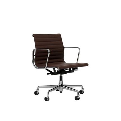 Vitra - Chaise En Aluminium Ea 117, Structure Polie, Roulettes Souples Pour Sols Durs - Chrome Brillant - Cuir Premium F/Plano - Châtaigne/Marron - Roulettes Pour Tapis De Sol - Marron