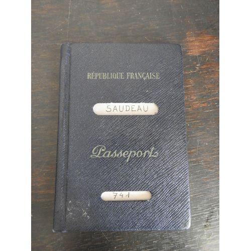 Passeport Ancien 13 Mai 1937 / Avec Nombreux Timbres Fiscaux France Et Mexique / Nom Saudeau