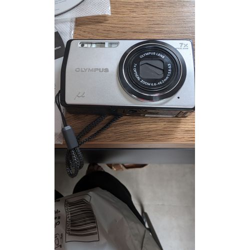 Appareil photo Compact Olympus µ[MJU:] 7000 Argent compact - 12.0 MP - 7x zoom optique - argent étoilé