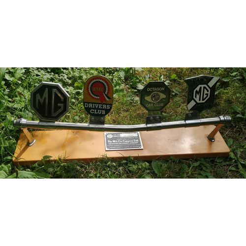 Trophées Mg Car Club Sur Support Bois
