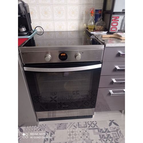 Une cuisinière moins d'un ans. Avec 5 ans de garantie.