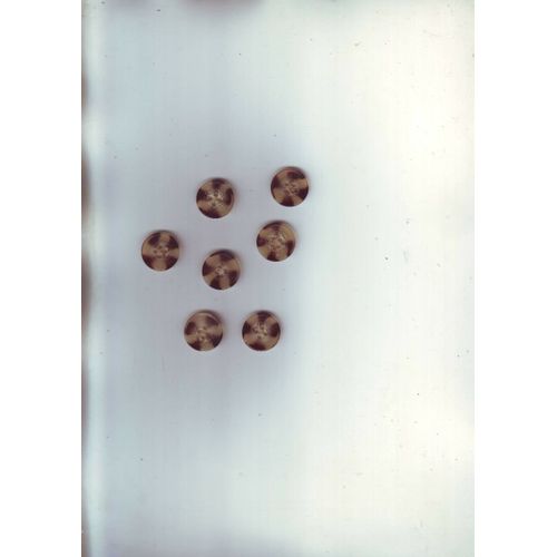Lot 7 Boutons Bon Etat -- Plastique