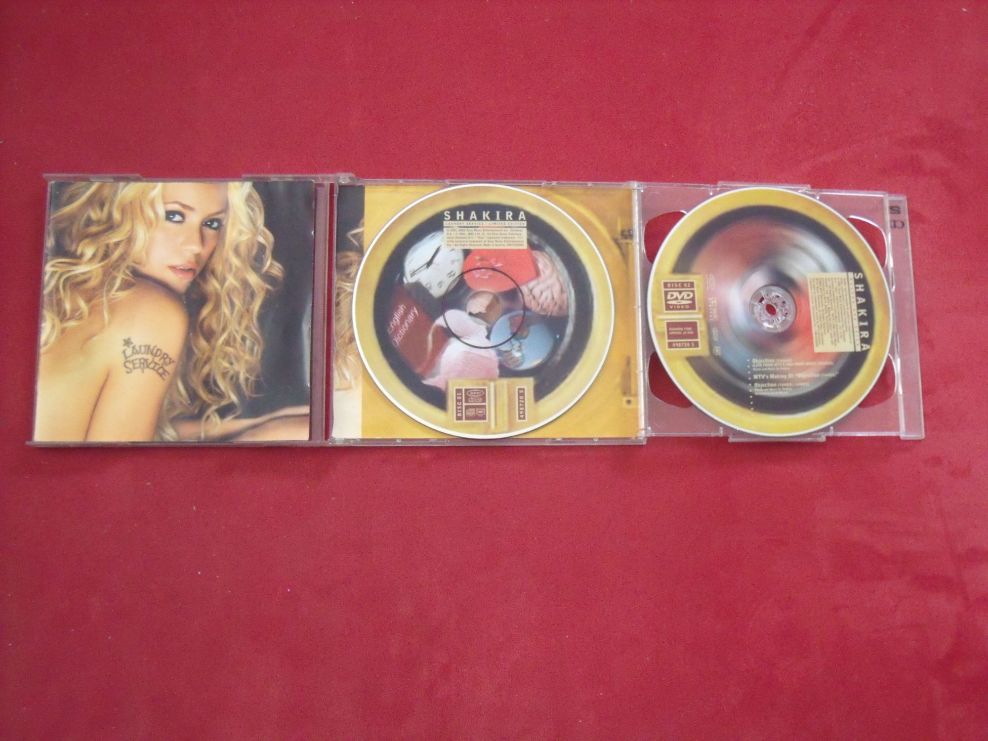 ♡ Shakira Fan Page ♡ — “Laundry Service” has reached 800 MILLION streams..., image size:2000x1500