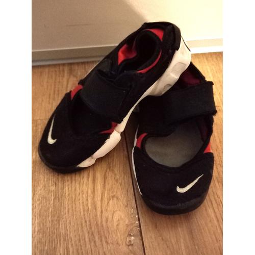 chaussures nike sandales ouvertes noir et rouge bébé enfant