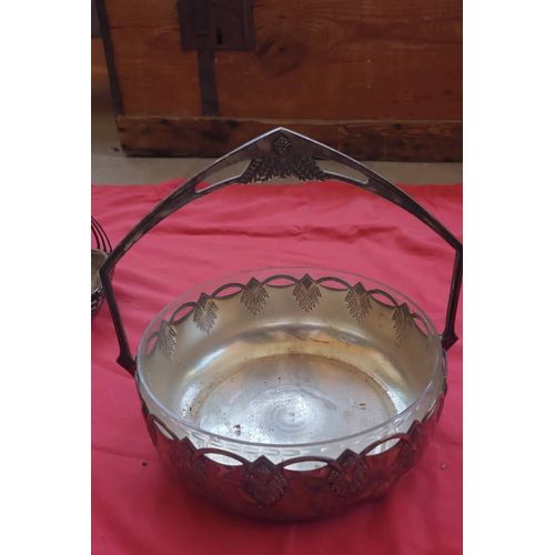 Panièrs  Argenterie Et Verre
