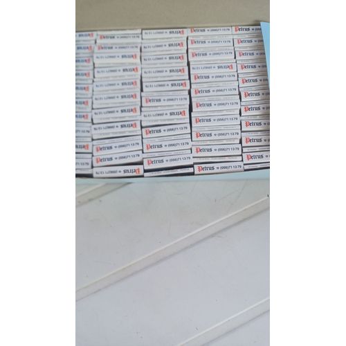 Vends 200 Pochettes De 20 Allumettes Petrus