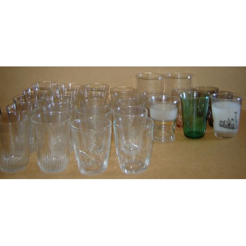 Lot De 29 Verres . Vin , Fruits Et Autre .