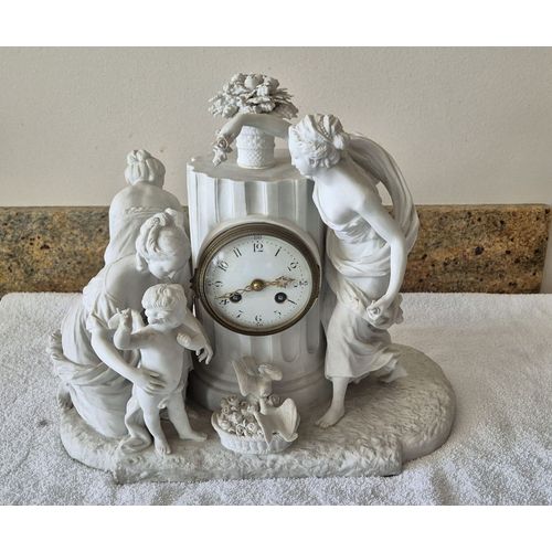 Pendule Ancienne en Biscuit de Porcelaine