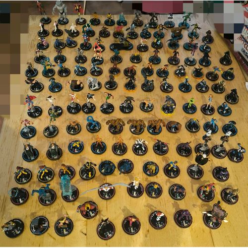 Lot De Plus De 130 Figurines Heroclix Marvel Et Dc Comics