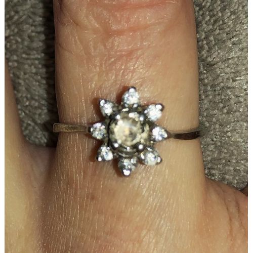 Bague Montée D'un Zirconium Et Brillants Taille 52