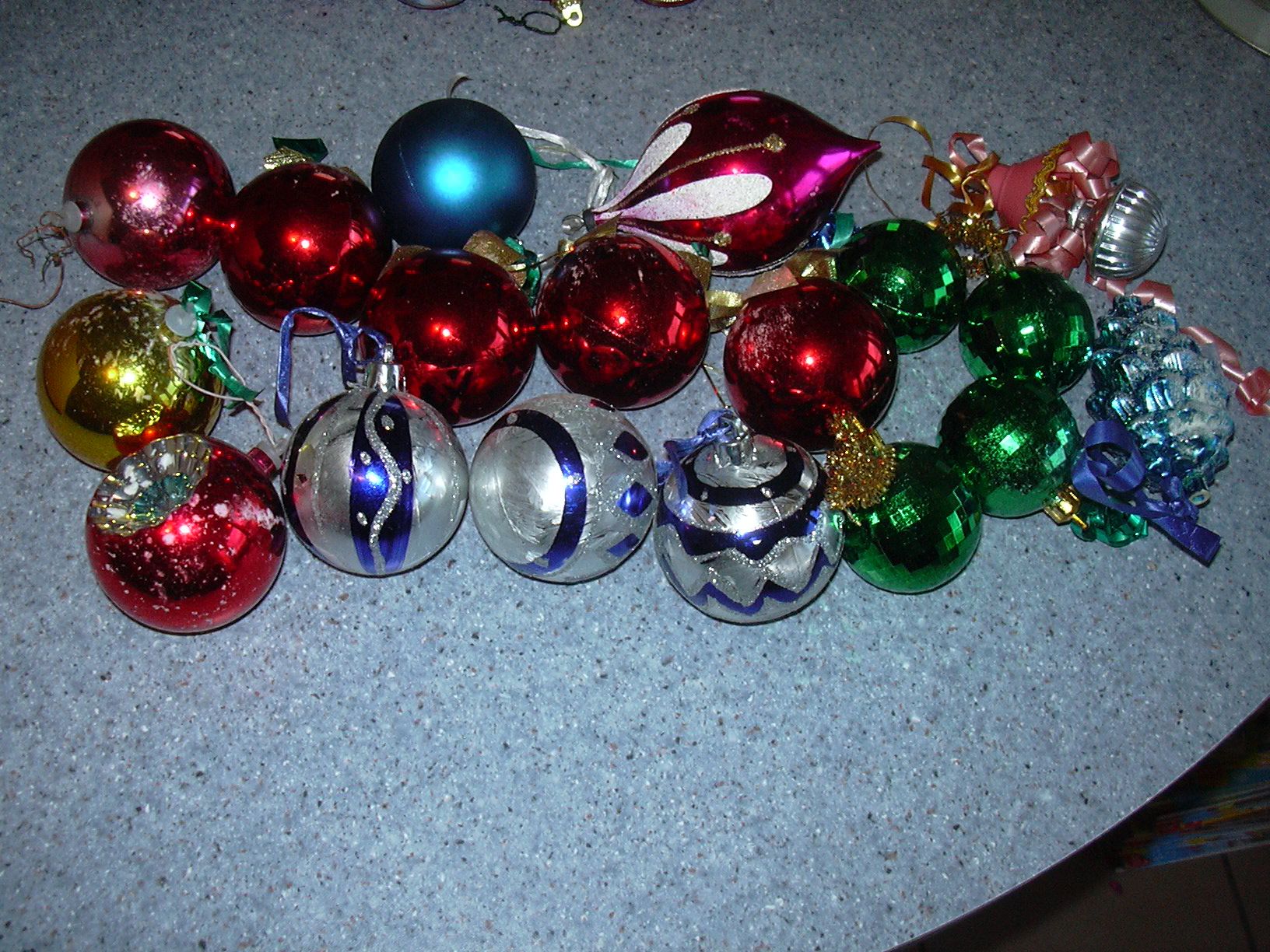 lot de 18 boules de noel divers multicolore