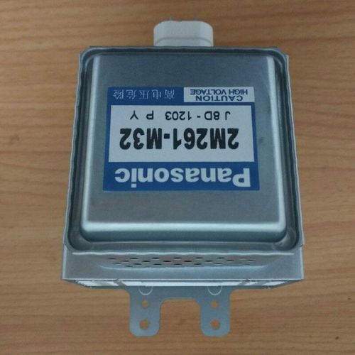 Magnétron pour four à micro-ondes, pièces de four à micro-ondes