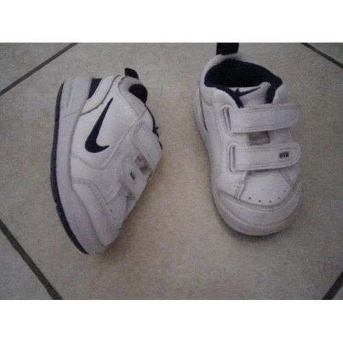 Baskets Nike Pour Tout Petits Mixte Taille 20.