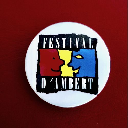 Ancien Et Rare Badge Festival D'ambert. 3cm De Diamètre.
