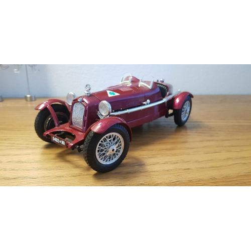 Burago 1/18 : Alfa romeo 2300 Monza 1934 voiture miniature de collection :  B4