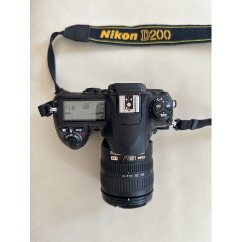 Nikon D200 10.2 Mpix + Objectif Nikon AF-S DX 18-70mm - Noir