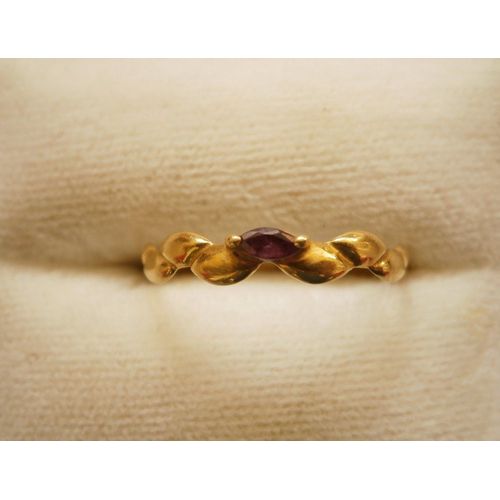 Bague En Or Jaune 18 Carats Avec Un Rubis