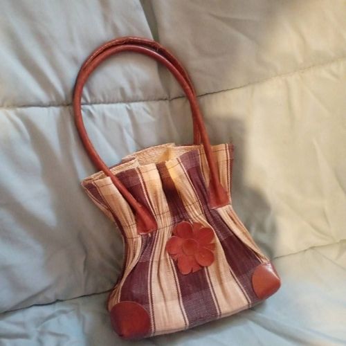 Très beau sac en cuir et paille Très bon état
