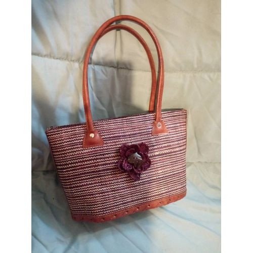 Très beau sac en cuir et en paille Très bon état