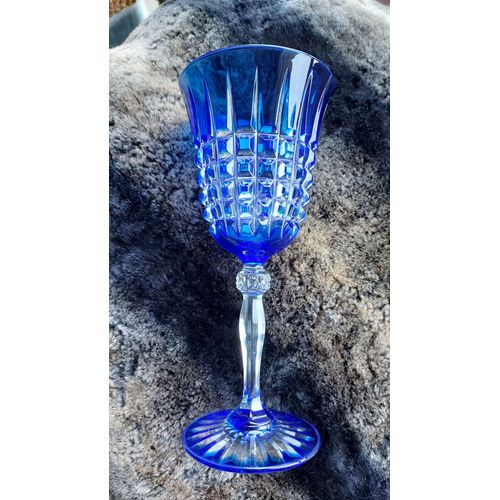 Verre À Vin En Cristal. Cristal D'arques Pavane Bleu. Haut 17.5 Cm. Diamètre 7.8 Cm, 249g