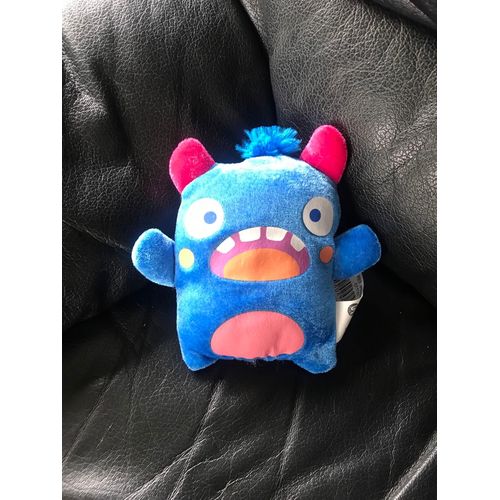 Doudou Peluche Monstre Bleu Oreilles Roses Sandy 16cm