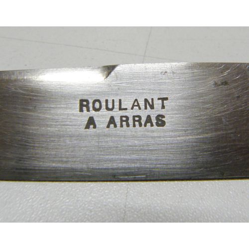 Lot 6 Couteaux Manche En Corne Bovine Et Métal Argenté Roulant À Arras