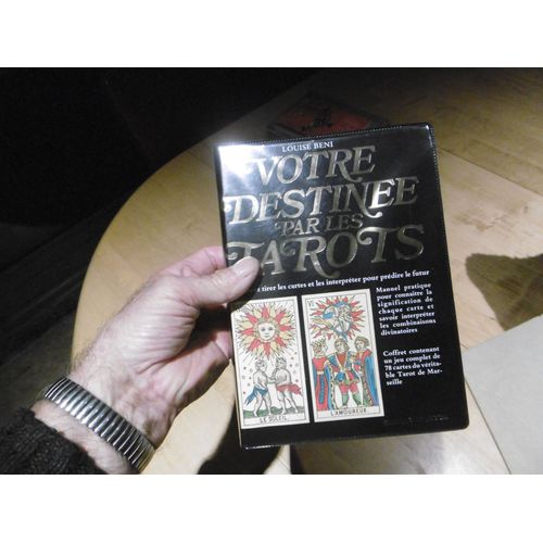 Votre Destinée Par Les Tarots Coffret Avec Manuel Pour Signification Des Cartes Savoir Interpréter Les Combinaisons Divinatoires + Jeu 78 Cartes Véritable Tarot De Marseille De Vecchi -