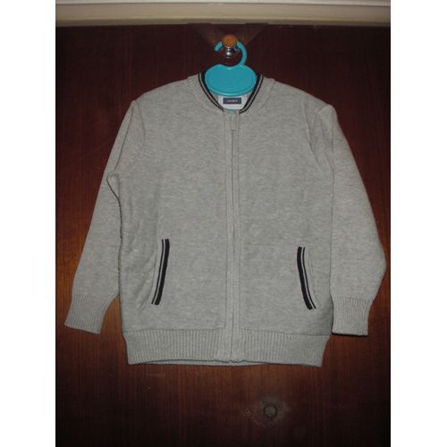 Gilet Molletonné 100% Polyester Marque Okaïdi, 4 An ( 104 Cm ), Coloris Gris, Liseret Bleu Marine Au Bord Du Col Et Des Poches, Fermeture Zippée, 2 Poches En Biais À L'avant,.