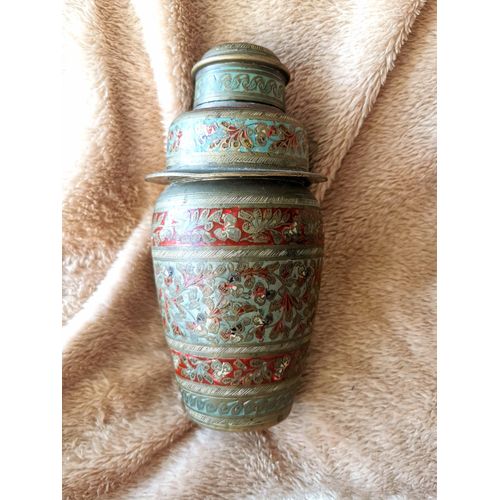 Urne Marocaine dorée en laiton gravé et incrustation motif floral