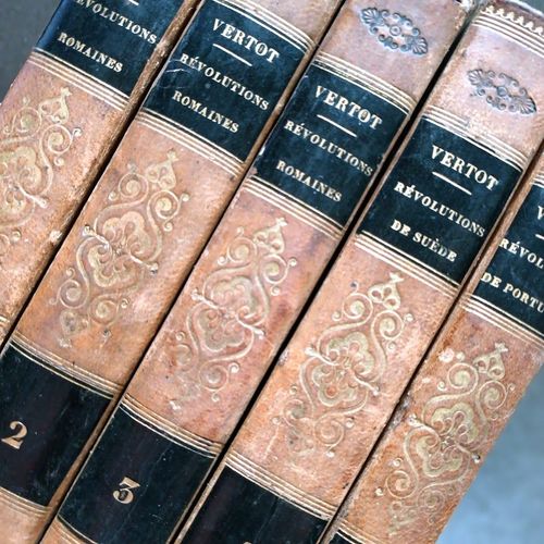 ¿Oeuvres Choisies De L'abbé De Vertot. Histoire Des Révolutions De La République Romaine. Histoire Des Révolutions De Suède. Histoire Des Révolutions Du Portugal, Suivie De Discours Académiques