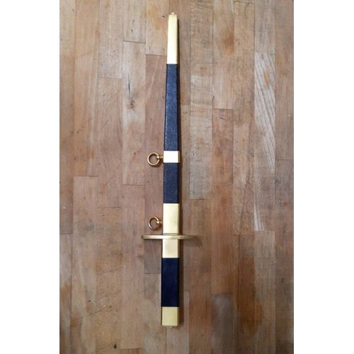 Dague Armée De L Air Française Beraudy Vaure 55 Ambert . Longueur Lame 26 Cms Longueur Totale 40.5 Cms . Laiton . Synthétique. Acier Chromé 2 Pans . Poids 385 Grammes