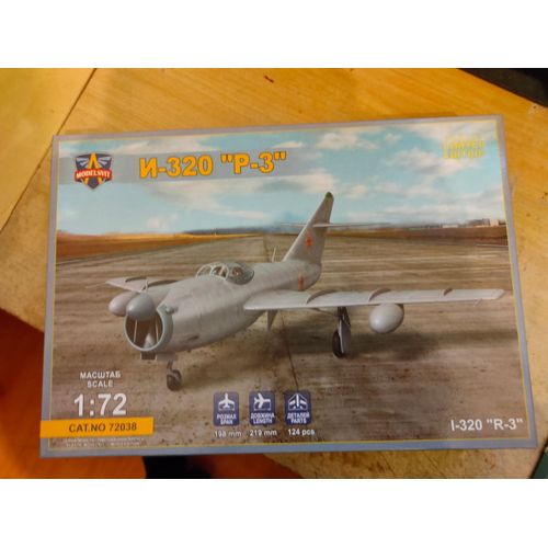 Maquette Avion 1/72 Modelsvit : I-320 R3