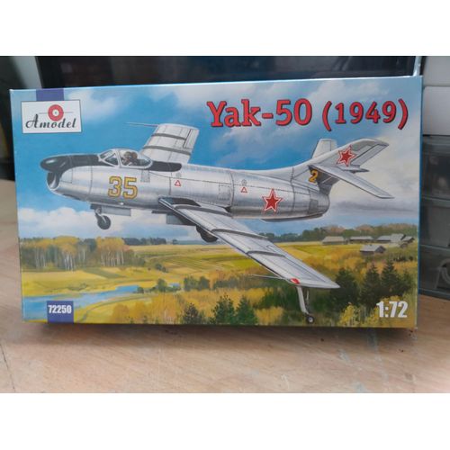 Maquette Avion 1/72 Amodel : Yak(50 ( 1949 )