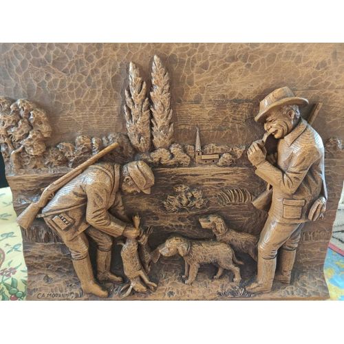 Ancien tableau en resine en relief signe ca morand. Scène de chasse