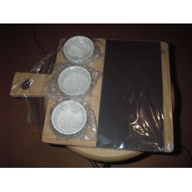 Plateau De Service En Ardoise De Qualité Supérieure Sur Bambou Avec Poignée Et Pieds En Bois Et Ses 3 Coupelles En Céramique Blanche, Dreamhouse, Dim: 36 X 26 Cm, Nettoyage Facile.