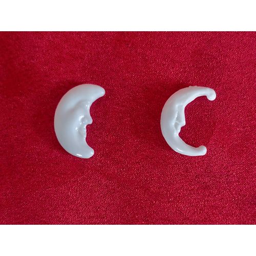 Anciennes Fèves Plastique. La Lune. 2 Fèves Lunes Différentes. Astre. Planète