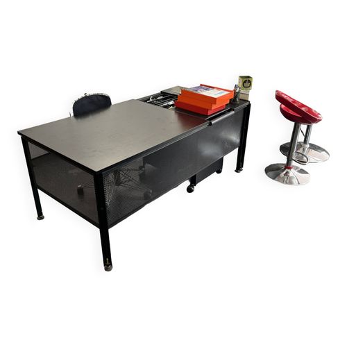 Table Secrtariat  Jeux De Voiles Facades  Table Angle Beaubourg Cre Par Michel Cadestin Noir