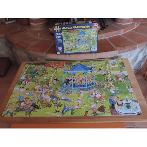 Puzzle "Jan Van Haasteren" : "Le Kiosque À Musique" :1500 Pièces.