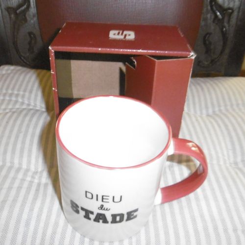 Tasse Mug Porcelaine " Dieu Du Stade " Derriere La Porte