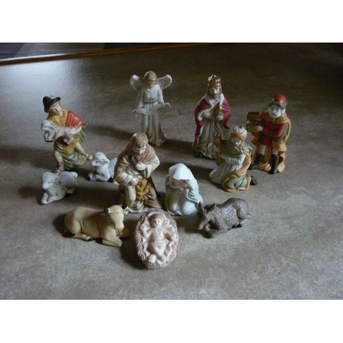 Personnages de crèche porcelaine