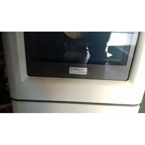 Cuisinière électrique vitro céramique Electrolux - 4 foyers