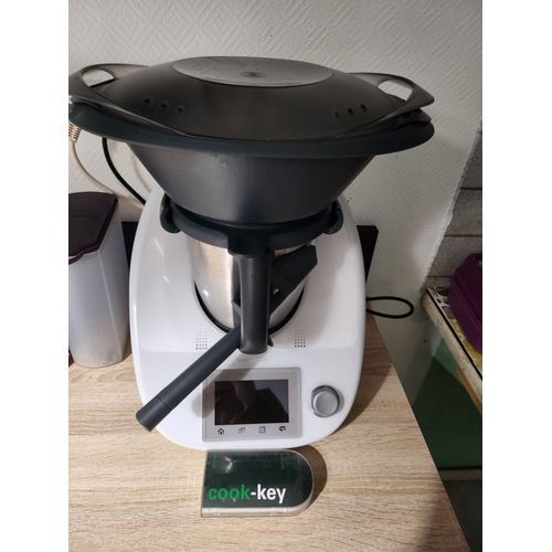 Bonjour je vend un thermomix Tm5 avec la clé et son livré vert de recettes il a 7 ans