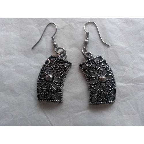 Boucles D'oreilles Couleur Argenté Vieilli. Longueur 5 Cm.