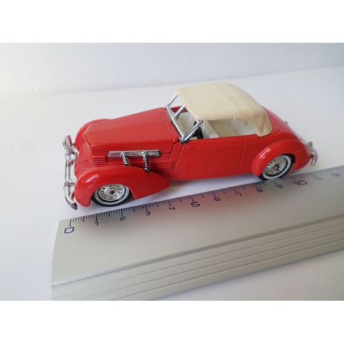Cord Cabriolet Modele 812 Rouge-Matchbox