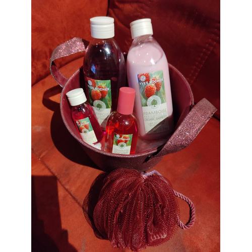 Coffret Parfum Framboise Bio Yves Rocher Eau De Toilette 100 Ml Spray + Lait Corps 400 Ml + Gel Douche 400 Ml + Gel Douche 50 Ml + Fleur De Douche Et Panier 